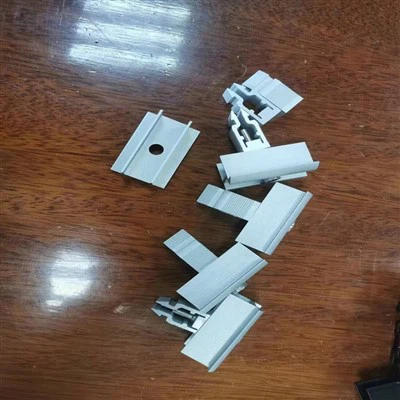 Votre partenaire stratégique pour les pinces centrales et d'extrémité pour montage sur panneaux solaires en aluminium : qualité, valeur et fiabilité